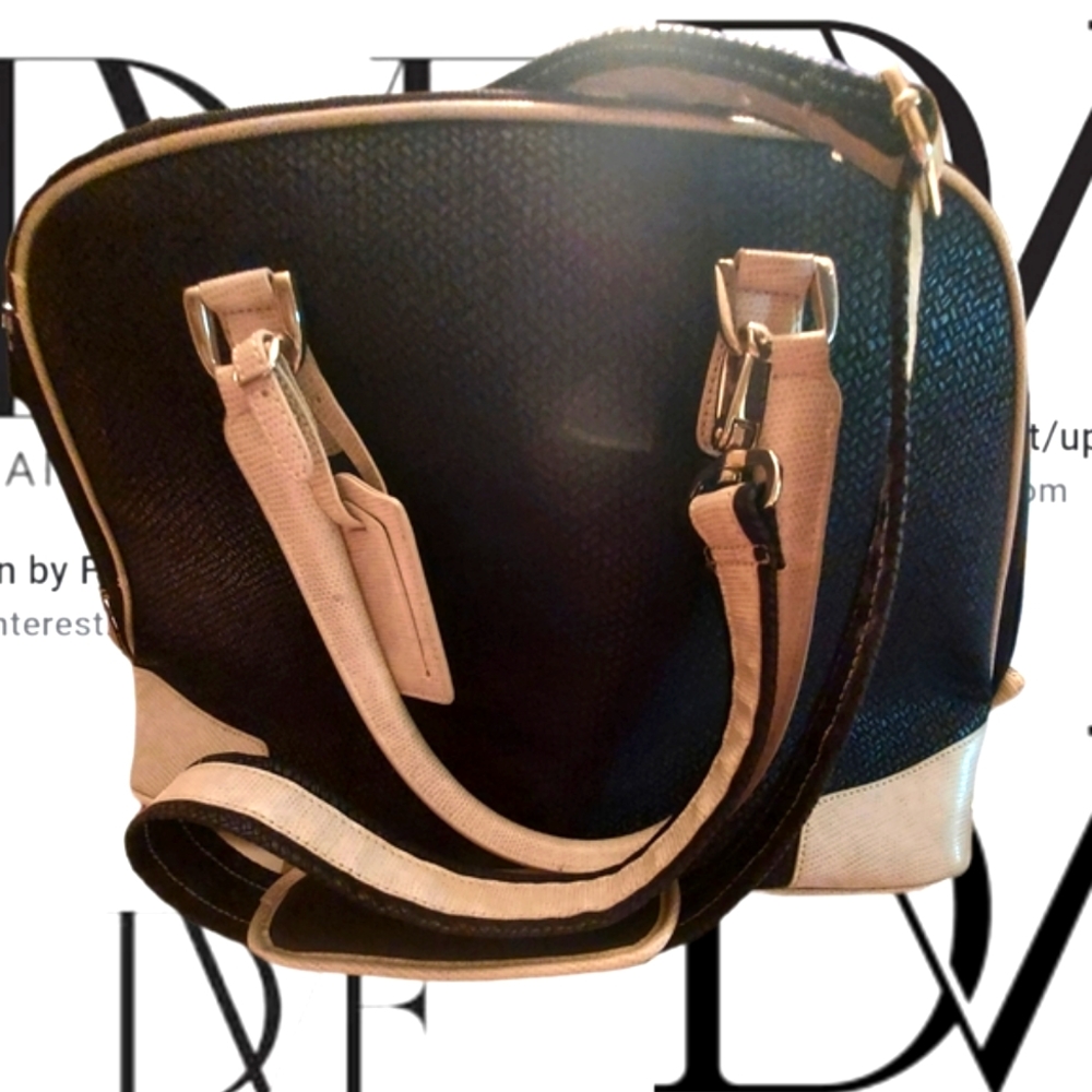 Diane von Furstenberg Travel Shoulder Bag. π - Picture 9 of 15
